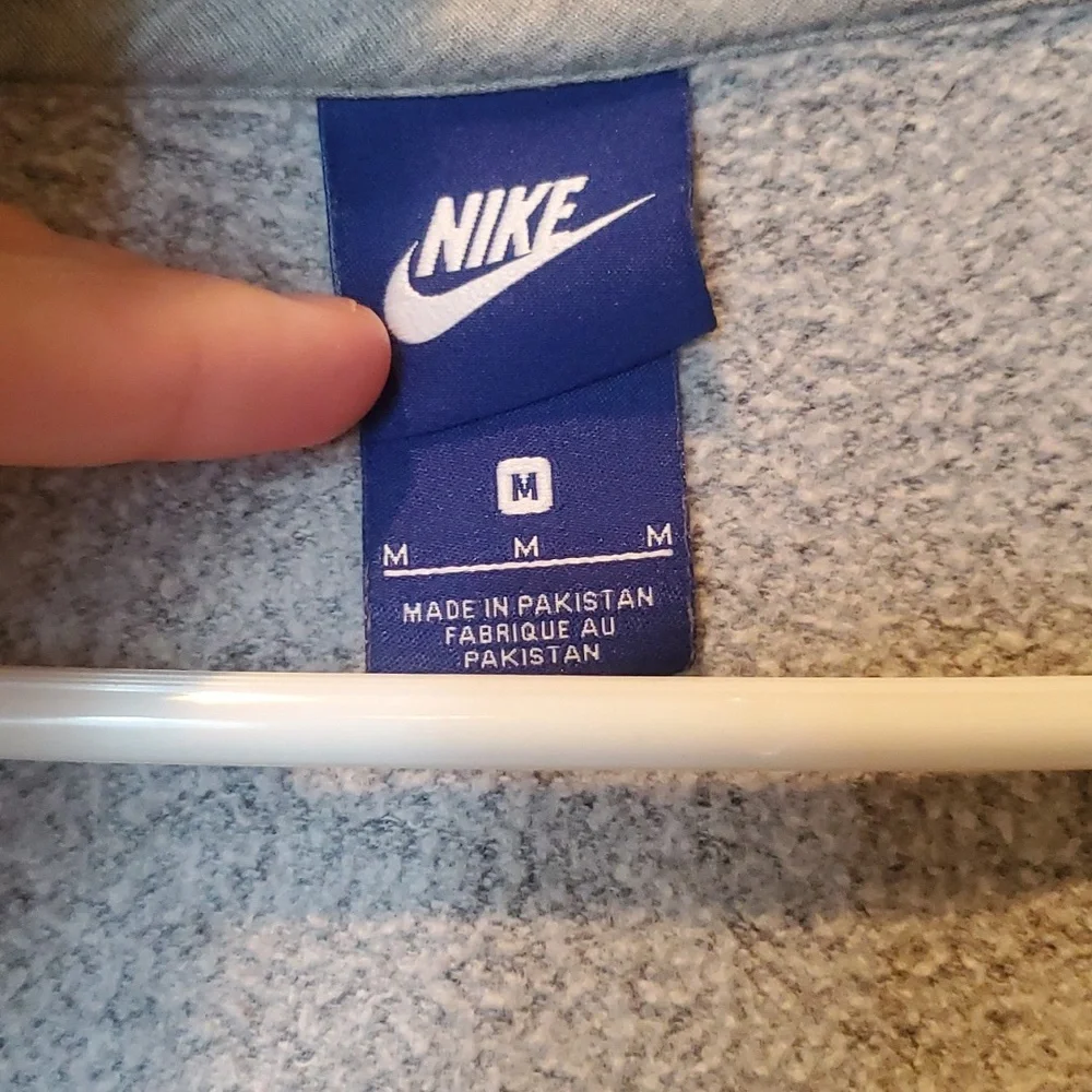 Nike sweatshirt - Picture 2 of 3